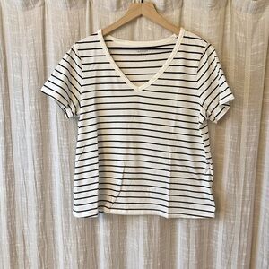 Old Navy Striped V Neck Tee M